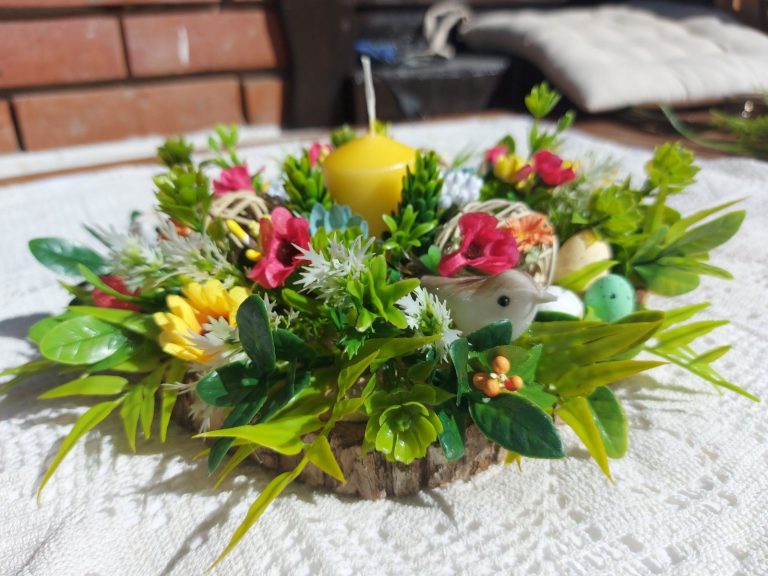 пролетна-декорация с великденски-яйца-и-пиленца